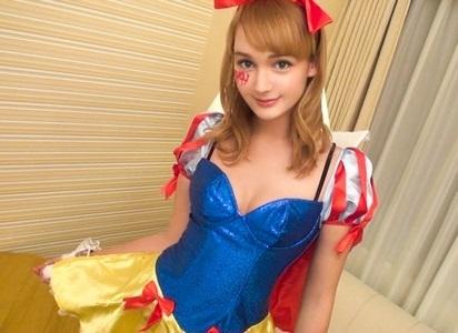【フランス人×ハメ撮り】コスプレ好きな可愛いフランス語の先生のパイパンおマンコをジャパニーズ極太チンポで激ピス!