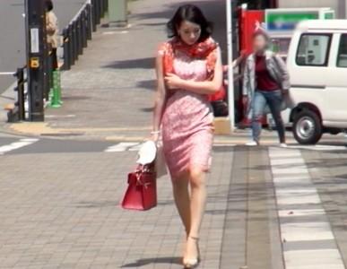 【セレブ妻×中出し】街でみつけた上品なセレブ美熟女奥様35歳をナンパし旦那不在の自宅で中出しセックス!
