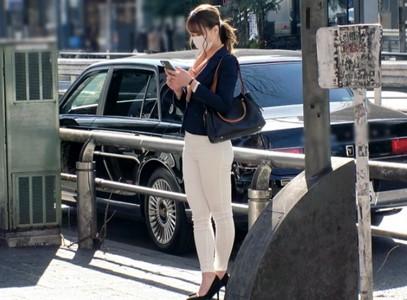 【美人OL】清楚系美人OL24歳化粧品メーカー営業がやらしいTバックに黒パンストでバイブ責めで潮吹きし勃起チンポをフェラ