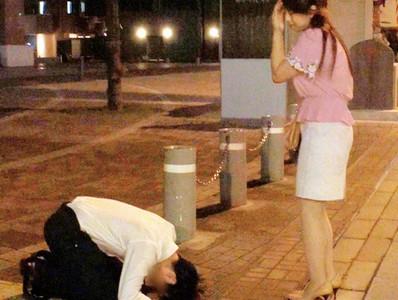 【女子アナ×ナンパ】「お願いします!ヤラせて下さい!!」地方局の巨乳美人女子アナを生放送後にナンパし包茎男子と生挿入!