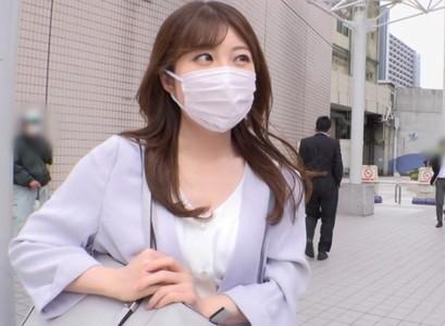 【素人美女×ナンパ】仕事中の生保レディ美人お姉さん27歳をナンパしホテルに誘うと仕事も忘れエッチに没頭♥