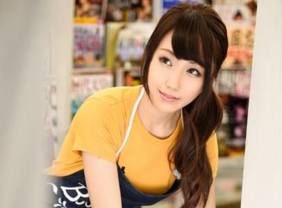 【素人×看板娘】100%完全ガチ!ピンクの可愛い下着を履いた本屋で働く激カワ看板娘にAV出演交渉しホテルでパコる♥