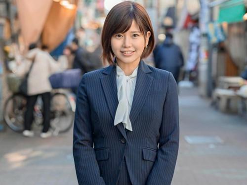 【爆乳生保レディ×中出し】地味に見えて脱いだら爆乳Gカップの美人生保レディのエロマンを激ピスし中出しセックス!
