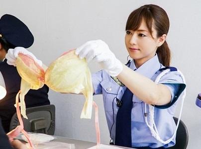【下着泥棒×美人警官】「これ盗んで何しようとしてたの?」下着泥棒を手コキ・フェラ・足コキ・素股で懲らしめる痴女警官♥