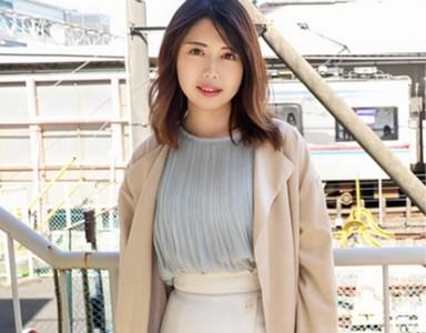 【美熟女×ハメ撮り】「見られると興奮しちゃう..」スタイル抜群な美人妻29歳がやらしいランジェリー着衣で他人棒でイキ狂う