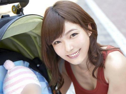 【MM号×中出し】「え...中に出したの...」出産後、間もない美人妻の敏感マンコを勃起チンポで激ピスし中出しセックス!
