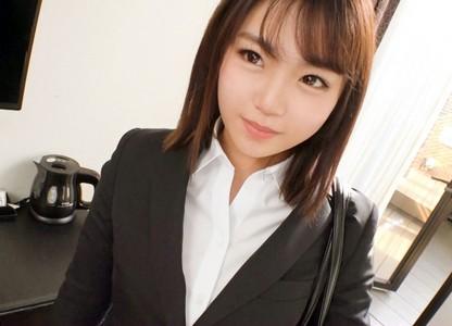【就活女子】就活に苦戦するスーツ姿の美女を『斡旋してくれる人紹介します』とナンパしパンスト破きおマンコ堪能＆フェラ♥