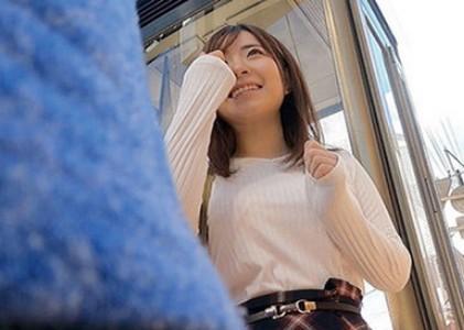 【巨乳美女×中出し】『そこら辺でサクッと手コキしてくれませんか?』と色白巨乳美女にお願いし野外で中出しセックス!