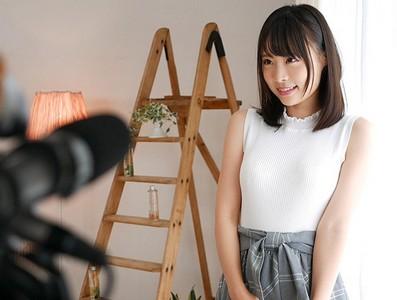 【AVデビュー】＜吉岡ひより＞人と話す時とフェラ顔の上目遣いが半端なく可愛い美少女がAVデビューし勃起チンポでイキまくる