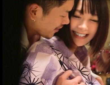 【美女NTR】「えｯ♡恥ずかしよぉ♥」温泉旅行に来たカップルを取材したイケメンインタビュアーが可愛い彼女を寝取る！
