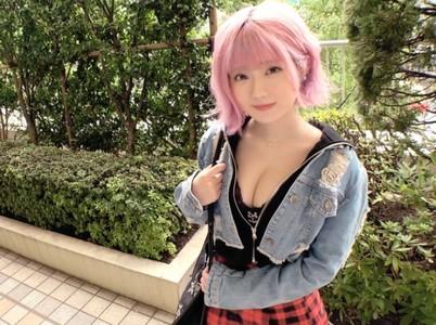 【ミニマム巨乳ギャル】やらしい紫色の下着を履いたピンク髪のミニマム巨乳ギャルをホテルに誘い勃起チンポでキツマンを激ピス!