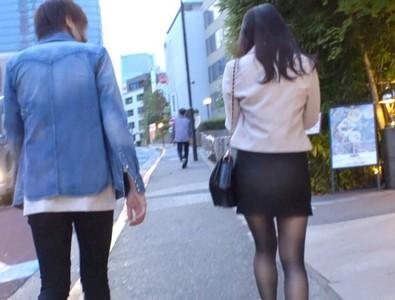 【巨乳美女×ナンパ】色気ムンムンの巨乳美女が恥ずかしそうにしながらも勃起チンポをシコシコ♥お口でくわえて挿入♡