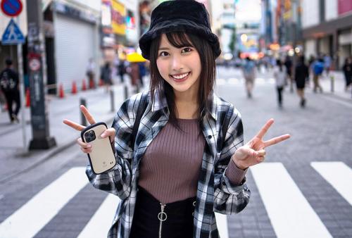 素人大学生【限定】ルナちゃん21歳 アキバの人気メイドさんとお忍び休日デート！超×3カワイイのにDMしたら即OK返信しちゃうフッ軽ヤリマンに大量中出し！！