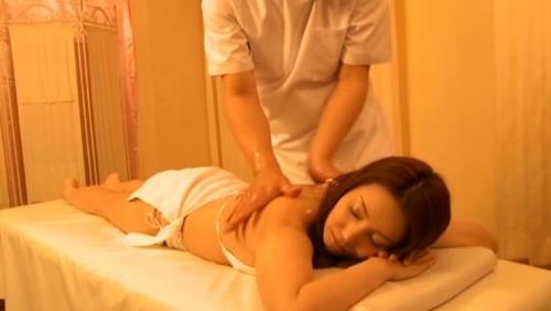 自慢の妻が、マッサージで寝取られた。