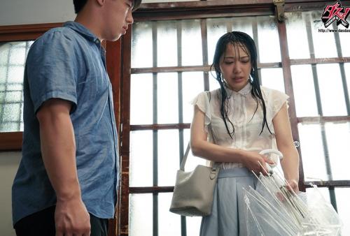 暴風雨でずぶ濡れになった幼馴染と理性を失うほど絡み合った情愛性交。 弥生みづき