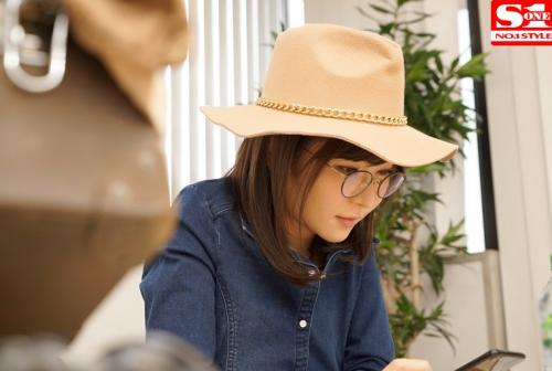 盗撮リアルドキュメント！ 密着46日、葵のプライベートを激撮し、紹介されたバーの店員に扮したイケメンナンパ師に引っ掛かって、SEXまでしちゃった一部始終