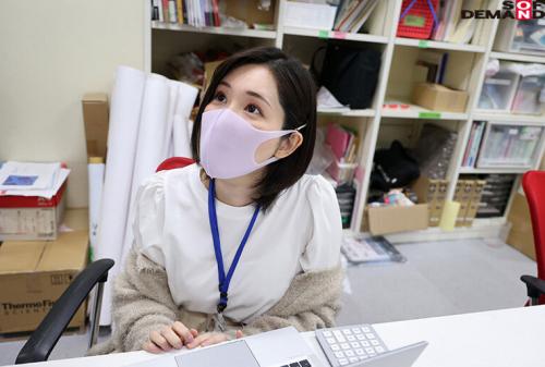 SOD女子社員 身バレNG人妻社員 「家族もいるので…」と今までマジで一度も撮らせてもらえなかった巨乳と噂の3人の若妻社員たちに、本気の本気で撮影交渉し続けたら、マスク着用を条件に出演してもらえました。