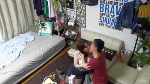 イケメンが熟女を部屋に連れ込んでSEXに持ち込む様子を盗撮した動画。FANZA限定！先行配信スペシャル！！37