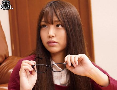 僕の姉は地味で控えめだが眼鏡を外すと絶世の美女。素股からの生挿入! 木下ひまり