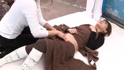 マジックミラー号 新婚カップル限定 旦那の目の前で初めての子宮マッサージで絶頂20回イカせ！意識が遠のく中、旦那よりも先に孕ませ真正中出し！