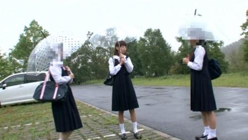 犯●れた公衆トイレにハマる少女