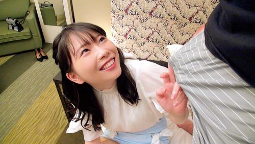 お尻のきれいな素人お嬢さん！絶対入れないんで、パンティ越しに股間こすり合わせてみませんか？恥ずかしいのか発情してるのか、頬は真っ赤でパンティはグチョグチョ！勝手に生チンポロリして先っぽ3cmめり込むくらいグリグリ！「あっだめっ、、入っちゃいそう…ぬぷぅっ！」