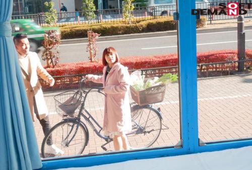 マジックミラー号×アクメ自転車 ママチャリ人妻限定！「みんな私の方を見てる気がするんですけど…」公衆の面前！？でイキまくる！ハリガタピストンで大量潮吹き絶頂アクメ！！