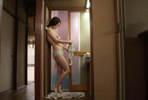 近所で評判の美人妻は男たちを狂わせる敏感媚肉妻 椎名ゆな