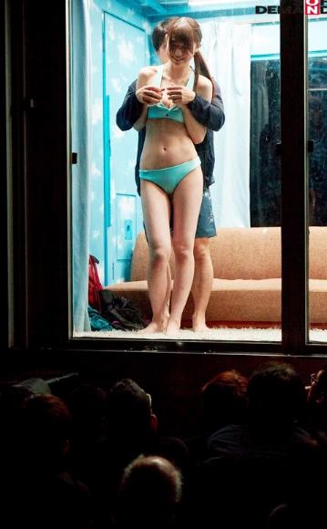 夏編！逆転マジックミラー号 「素人娘たちの大胆SEXを生で見たくないですか？」大人数に見られているとは知らずに激イキ姿を大胆に披露！ パート3