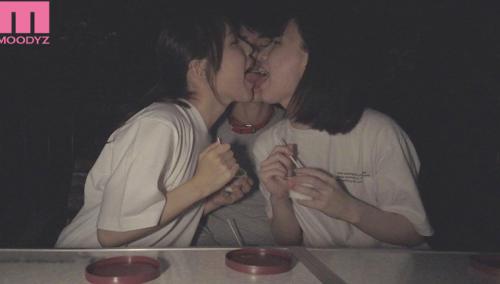 女子会してるお宅にM男くんが突撃参加！ お泊り女子会で夕方から朝がくるまで一日中犯●れて小悪魔中出しされる！ 白桃はな 花狩まい