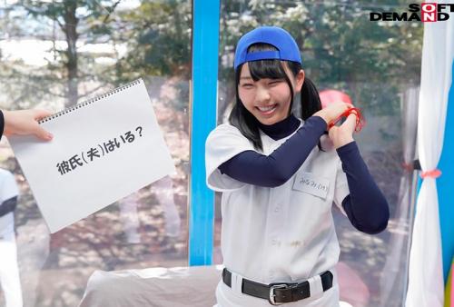 みなみ（19）マジックミラー号素人女子大生限定 100の質問中に突然デカチンを即ハメ！恥じらいつつも、連続ピストンでオマ○コぐちょ濡れ大絶頂！おまけに大洪水！スポーツ女子編