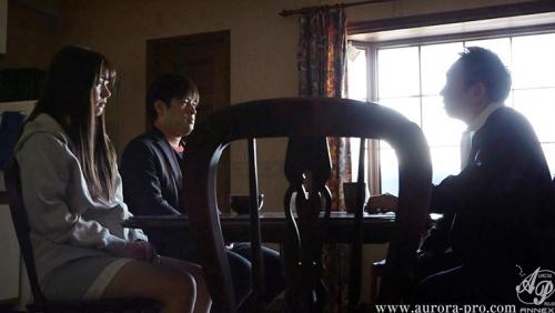 私の愛妻は飯場の輩達の慰み物になりました... 毎日、男根に仕え、精液を口と子宮に注ぎ込まれているんです... 愛花あゆみ