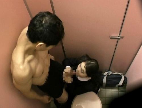 生オチン○ンを見たがるうぶ女子が出没する放課後の公衆便所