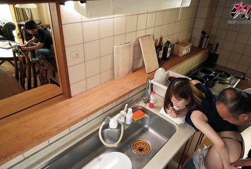 妊活中の巨乳妻は俺の親父に寝取られ種付けプレスされていた。 篠田ゆう