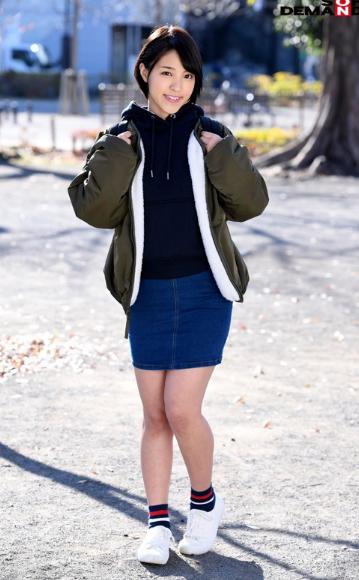 「さらに可愛くなって彼氏に会いませんか？」と遠距離恋愛中の女の子に魅力的な言葉をかけ、性感ストレッチエステでミラー越しの彼氏にイキ潮をぶっかけ！ マジックミラー号
