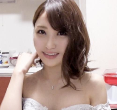スタイルが良くて、ドレスに着替えた姿だけでも興奮できる。おっぱいも綺麗でスレンダーの美乳好きには良い！