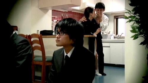 旦那の葬式中に未亡人を寝取り娘も寝取った映像の記録