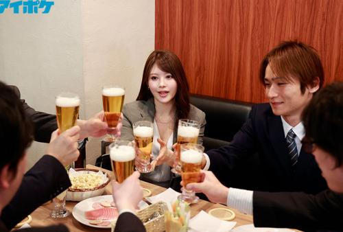 新入社員歓迎会で酔いつぶれた僕が会社の受付嬢に逆お持ち帰りされ朝まで精子搾り抜かれた一夜。 相沢みなみ