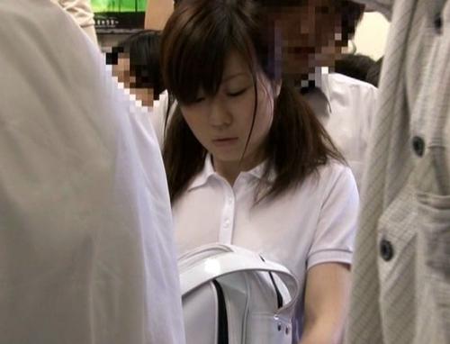 「雨に濡れた女子校生の透けブラは勃起薬！満員状態で正面から股間と股間を擦りつけたらパンティは濡れるか？」 VOL.1