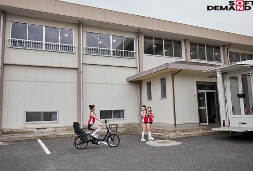 Hなママさんがきっかけで芋づる式に大集合！！ 勝浦では敵なし最強ママさんバレー部が早漏に悩む男性のちんちん研究 旦那とご無沙汰欲求不満妻7名収録【マジックミラー号25周年記念作品】