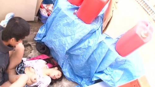 同じマンションに住む小さい女の子に媚薬を塗り込んだチ○ポで即イラマ。結果、ねば～っと糸引くえずき汁まみれのイキ顔で淫乱化。