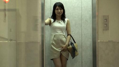 スケベそうな人妻を覗き見してたら誘われ自慰を見せ付けられた…露出願望のある変態妻痙攣連続絶頂オナニー 2