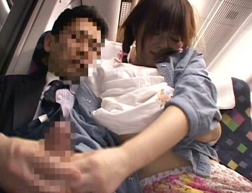 特急電車で家族旅行中の娘を親にはバレずに痴●できるか？
