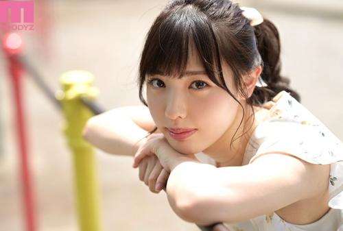 新人20歳の夢。あの日、AV女優になるって決めて987日AVデビュー 白桃はな