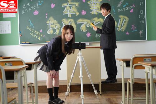 普段は物静かな教え子が俺の前だけでは確信犯的にパンチラ誘惑してくる 香水じゅん