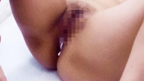 マジックミラー便 特別出張企画！「再婚してできた元高校教師の巨尻のお義母さんに筆おろししてもらいたい！」義母に恋をする童貞息子の想いをAV制作会社が完全バックアップ！！お父さん（=旦那）の目の前で息子が義理の母を寝取って生中出し！