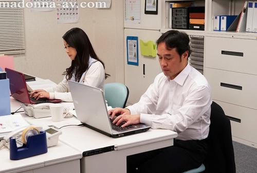 一夜限りの過ち 真夜中に貪り合う残業情事 一色桃子