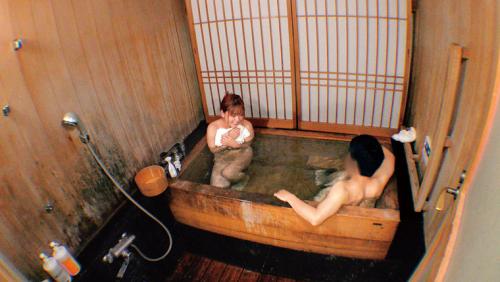 もしも…終電逃した男女の友達が「混浴温泉で洗いっこ」体験したらどうなるの…！？友人・仕事・先輩後輩関係の男女2人がほろ酔いで心も体も裸になり混浴温泉で互いの身体を洗い合い男女同時発情…果たして一線を越えてSEXしてしまうのか！？