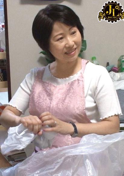 巷で噂の「おばさんレンタル」サービス20 性格よし子な優しいおばさんの人柄につけ込んでどこまでやれるか試してみた結果…中出しセックスまでやらせてくれた！！