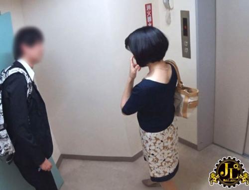 「おばさんを酔わせてどうするつもり？」若い男女で溢れ返る相席居酒屋で一人呑みしている熟女を狙い撃ちで口説いてお持ち帰り！寂しさと欲求不満が募った素人奥さんの乾いたカラダはよく濡れる！！VOL.22